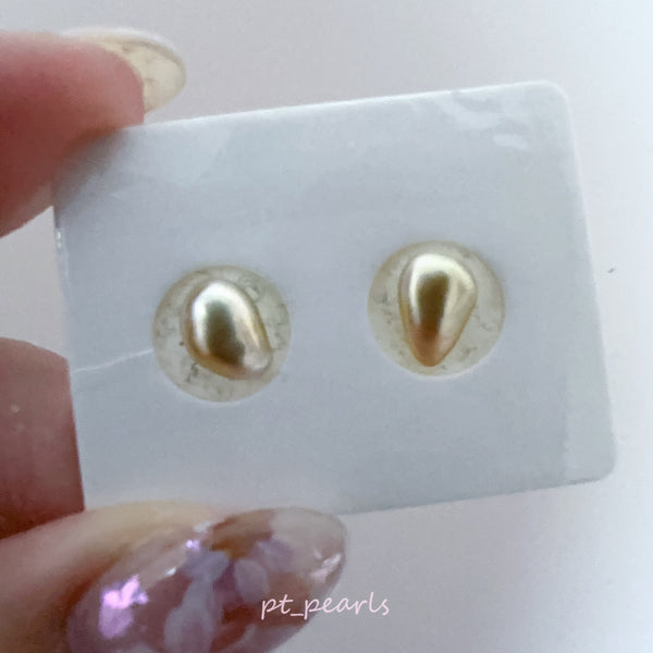 (Summer Sale) 頂級極光南洋濃金野生珍珠 5.5x8mm耳環 | Top Grade South Sea Keshi Deep Gold 5.5x8mm Earrings